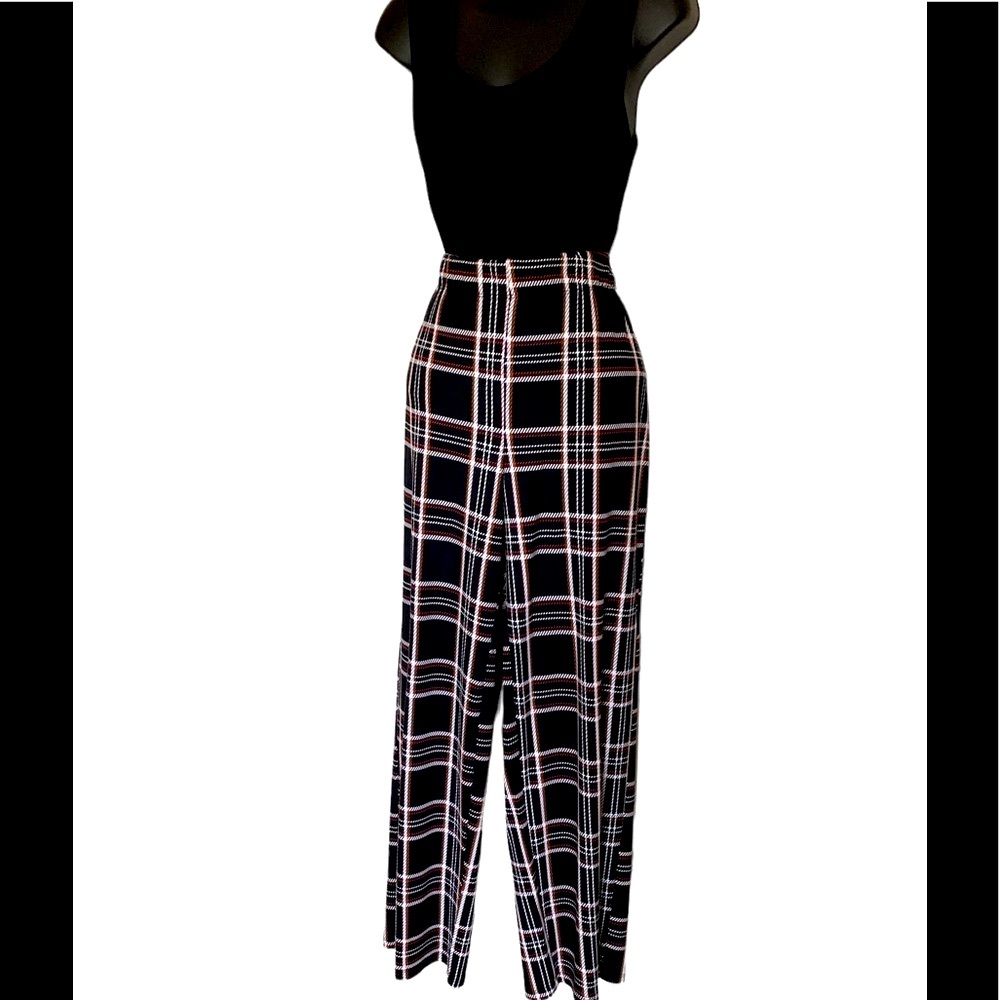 NWOT Wide leg Plaid Pants size Medium
